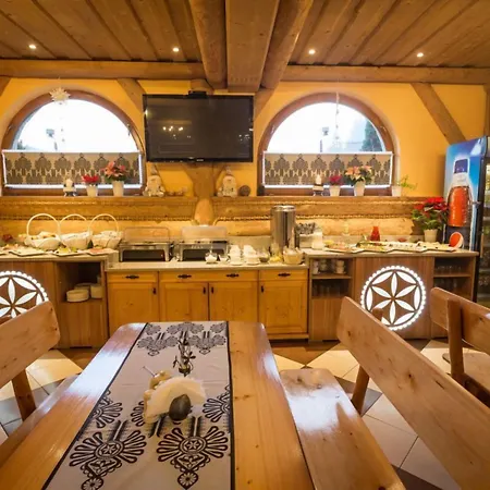 Tatrzanski Dworek Bed & Breakfast 3*