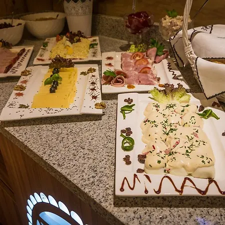 Bed & Breakfast Tatrzanski Dworek 3*